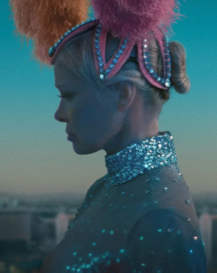 Em "A Última Showgirl", uma dançarina experiente precisa planejar seu futuro quando seu show é encerrado abruptamente após 30 anos de duração.
