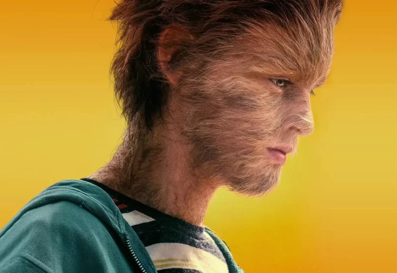 Em "As Verdadeiras Aventuras do Menino Lobo", um garoto com uma anomalia genética que faz crescer pelos em seu rosto precisa atravessar o país em busca de sua mãe distante.