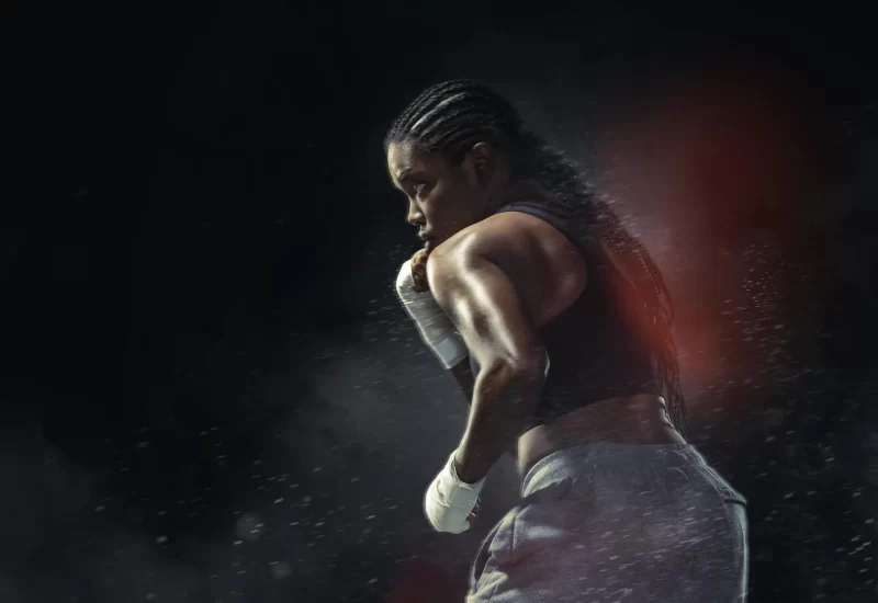 Em "O Fogo Interior", Claressa Shields, uma estudante do ensino médio de Flint, Michigan, auxiliada por seu treinador, Jason Crutchfield, supera todas as limitações para se tornar a primeira mulher americana a ganhar uma medalha de ouro olímpica no boxe. Mas mesmo no auge do sucesso, Claressa tem que contar com o fato de que nem todos os sonhos são criados iguais e a verdadeira luta apenas começou.