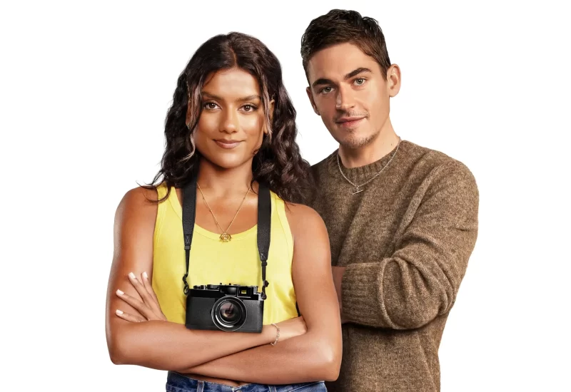 Em "Queimando o Filme", solteira e sem ideia de casar, Pia administra um estúdio fotográfico quase falido em Londres com seu melhor amigo, Jay. Enquanto sua irmã, Sonal, se prepara para o casamento, e sua mãe, Laxmi, insiste que ela precisa namorar, um guru prevê que Pia encontrará o verdadeiro amor entre os próximos cinco encontros. Com a intervenção da família toda, Pia embarca numa busca engraçada e sincera pelo amor.