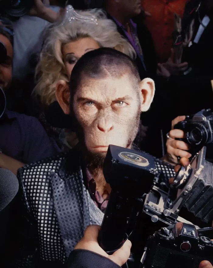 "Better Man: A História de Robbie Williams" é a cinebiografia do cantor britânico Robbie Williams, representado como um macaco de maneira a refletir como o próprio astro se viu durante muito tempo na sua carreira. O longa conta a história da ascensão, queda e a ressurreição inesperada do cantor, que hoje é consagrado como um dos artistas britânicos mais vendidos de todos os tempos.