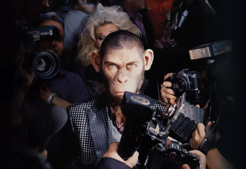 "Better Man: A História de Robbie Williams" é a cinebiografia do cantor britânico Robbie Williams, representado como um macaco de maneira a refletir como o próprio astro se viu durante muito tempo na sua carreira. O longa conta a história da ascensão, queda e a ressurreição inesperada do cantor, que hoje é consagrado como um dos artistas britânicos mais vendidos de todos os tempos.