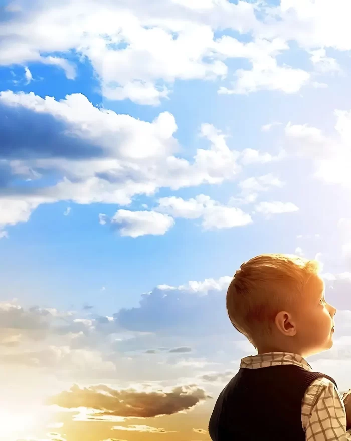 "O Céu é de Verdade" conta a história real do filho de 4 anos de um pastor de uma cidade pequena que, durante uma cirurgia de emergência, foge da consciência e entra no céu. Quando ele acorda, ele conta suas experiências do outro lado.