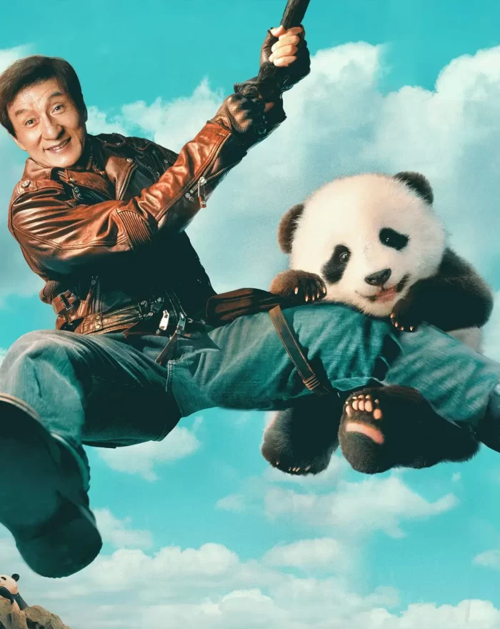 Em "‎Operação Panda: Missão Resgate", logo após ser convidado para adotar o adorável panda Hu Hu, um dos astros mais lendários do kung fu, Jackie Chan, se vê no centro de um perigoso esquema. Um sindicato internacional do crime coloca uma recompensa pela captura do panda, atraindo caçadores de recompensas de todo o mundo. Jackie, então, convoca seu agente e o dedicado cuidador de Hu Hu para proteger o animal, enfrentando uma série de perigos. A improvável equipe se envolve em uma aventura desafiadora e cheia de ação, onde cada reviravolta traz novos desafios, e eles terão de usar todas as suas habilidades para despistar e derrotar os vilões, garantindo que Hu Hu permaneça seguro. É uma história de coragem, lealdade e muita ação, ideal para os fãs do carisma e das lutas acrobáticas de Jackie Chan.