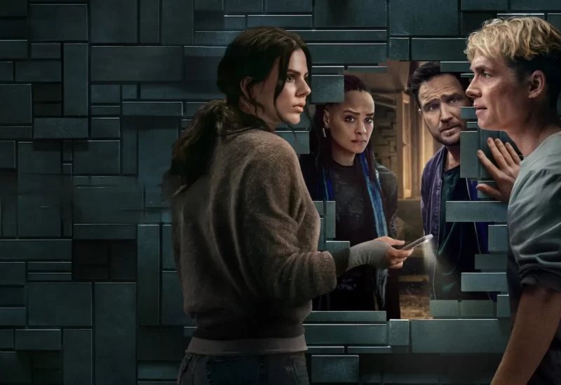 Em "Brick", após um misterioso muro cercar o prédio onde moram, Tim e Olivia precisam formar uma aliança com os vizinhos se quiserem escapar com vida.