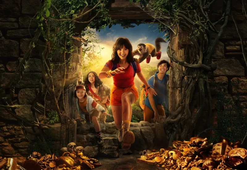 Em "Dora e a Busca pelo Sol Dourado", Dora, agora com 16 anos, embarca em uma aventura pela selva amazônica com seus amigos para proteger o tesouro lendário conhecido como Sol Dorado. Para isso, eles precisam enfrentar perigos e inimigos que também buscam o poder do tesouro.