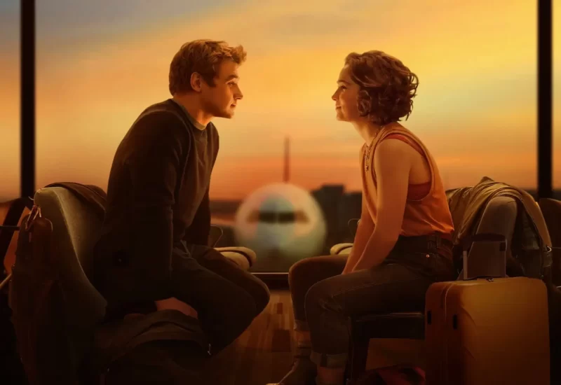 Em "Amor à Primeira Vista", em um voo para Londres, dois estranhos sentem uma conexão, mas logo se perdem no aeroporto. O reencontro parece impossível, só que o amor desafia todas as probabilidades.