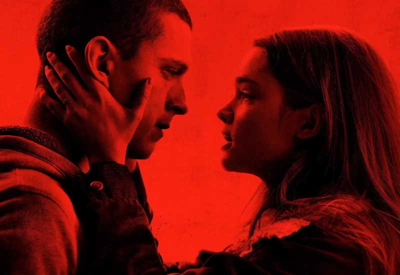 Em "Cherry: Inocência Perdida", Cherry deixa a faculdade para se tornar médico no Iraque, apoiado por sua amada, Emily. Ao voltar da guerra com estresse pós-traumático, se envolve com crime e drogas enquanto luta para reconquistar seu lugar no mundo.
