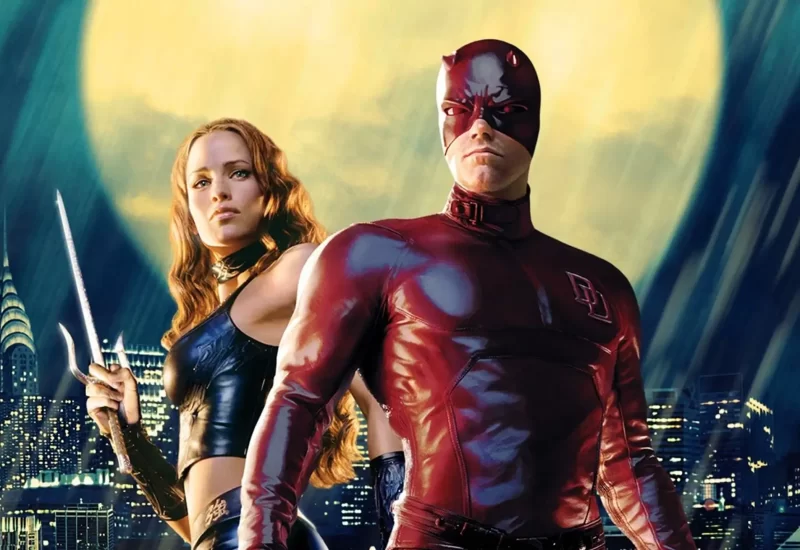 Em "Demolidor: O Homem Sem Medo", o advogado Matt Murdock é cego, mas os seus outros quatro sentidos funcionam com uma nitidez sobrehumana. De dia, Murdock representa os oprimidos e à noite, ele é o Demolidor, um vigilante mascarado e vingador implacável da justiça.