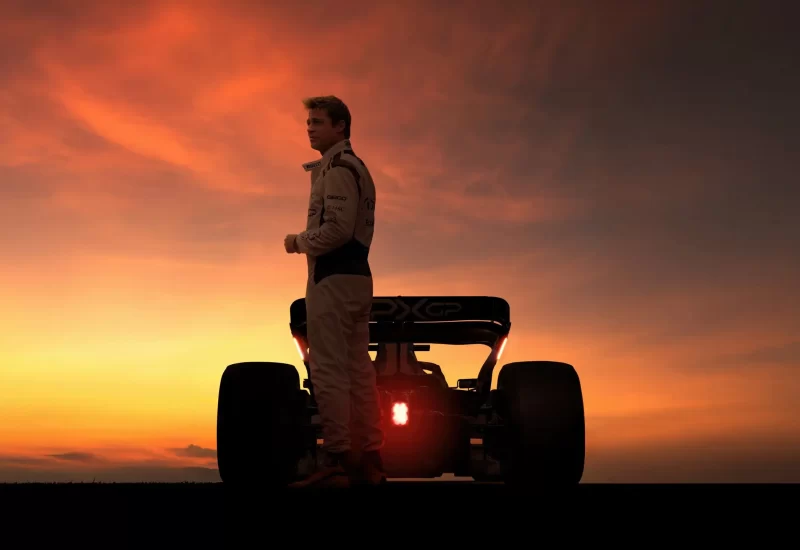 Em "F1: O Filme", Sonny Hayes, a lenda do automobilismo, é persuadido a deixar a aposentadoria para liderar uma equipe de Fórmula 1 em dificuldades e ser mentor de um jovem piloto famoso enquanto busca mais uma oportunidade de glória. Com Brad Pitt, Damson Idris, Javier Bardem, Kerry Condon, Tobias Menzies, Kim Bodnia, Sarah Niles, Will Merrick e Joseph Balderrama.