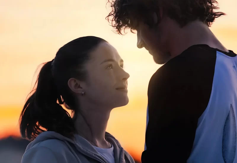 Em "O Amor Move Ondas", uma adolescente vive o primeiro amor com um instrutor de kitesurf em um hotel à beira-mar. Prepare-se para altas ondas, amor e paixão.
