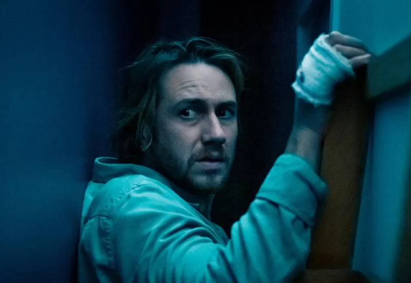 Em "O Horla", depois de se mudar para a casa dos seus sonhos, um homem fica cada vez mais perturbado por uma presença inexplicável. Como mais ninguém a vê, ele se questiona se está enlouquecendo ou se tem mesmo algo sobrenatural em sua casa.