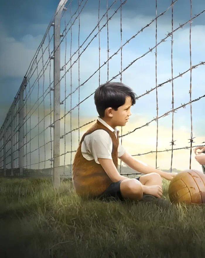 Em "O Menino do Pijama Listrado", durante a Segunda Guerra Mundial, Bruno, um garoto de oito anos, e sua família saem de Berlim para residir próximo a um campo de concentração, onde seu pai acaba de se tornar comandante. Infeliz e solitário, ele vagueia fora de sua casa e certo dia encontra Shmuel, um menino judeu de sua idade. Embora a cerca de arame farpado do campo os separem, os meninos começam uma amizade proibida.