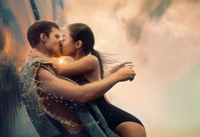Em "Flutuar", depois de quase se afogar, uma jovem se apaixona pelo salva-vidas de uma cidade pequena que a resgatou. Baseado no romance de Kate Marchant. Também conhecido por "Flutuadora". Com Andrea Bang, Robbie Amell, Sarah Desjardins, Ghazal Azarbad, Michelle Krusiec, Andrew Bachelor, Rukiya Bernard, Fiona Fu e Keong Sim.