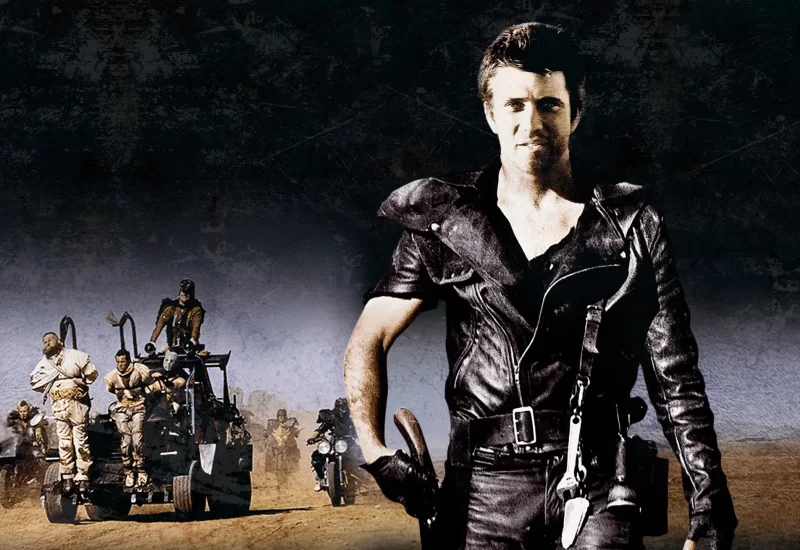 Em "Mad Max 2: A Caçada Continua", no futuro o bem mais precioso é a gasolina, em virtude de uma guerra que acabou com os campos petrolíferos do Oriente Médio. Tendo combustível pode-se fugir da morte ou se dirigir a algum lugar para matar alguém. Neste contexto, Max resolve ajudar uma comunidade a defender sua refinaria contra uma gangue de motoqueiros. Com Mel Gibson, Bruce Spence, Vernon Wells, Emil Minty, Virginia Hey, Mike Preston e Max Phipps.