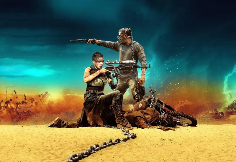 Em "Mad Max: Estrada da Fúria", em um mundo apocalíptico, Max Rockatansky acredita que a melhor forma de sobreviver é não depender de ninguém. Porém, após ser capturado pelo tirano Immortan Joe e seus rebeldes, Max se vê no meio de uma guerra mortal, iniciada pela imperatriz Furiosa que tenta salvar um grupo de garotas. Também tentando fugir, Max aceita ajudar Furiosa. Dessa vez, o tirano Joe está ainda mais implacável pois teve algo insubstituível roubado. Com Tom Hardy, Charlize Theron, Nicholas Hoult, Hugh Keays-Byrne, Rosie Huntington-Whiteley, Zoë Kravitz, Nathan Jones, Riley Keough, Abbey Lee, Courtney Eaton, John Howard, Richard Carter, Angus Sampson, Jennifer Hagan, Melissa Jaffer e Gillian Jones.