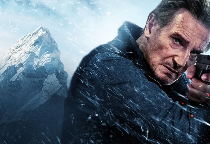 Em "Missão Resgate: Vingança", Mike viaja ao Nepal para espalhar as cinzas de seu falecido irmão no Monte Everest. Quando Mike e sua guia de montanha encontram mercenários em um ônibus turístico, eles são forçados a lutar para salvar a si mesmos, aos passageiros e à terra natal dos moradores locais. Com Liam Neeson, Fan Bingbing, Marcus Thomas, Grace O'Sullivan, Saksham Sharma, Bernard Curry, Geoff Morrell e Mahesh Jadu.