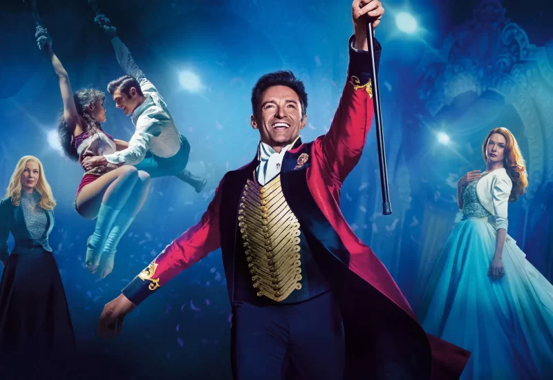 Em "O Rei do Show", de origem humilde e desde a infância sonhando com um mundo mágico, P.T. Barnum desafia as barreiras sociais se casando com a filha do patrão do pai e dá o pontapé inicial na realização de seu maior desejo abrindo uma espécie de museu de curiosidades. O empreendimento fracassa, mas ele logo vislumbra uma ousada saída: produzir um grande show estrelado por freaks, fraudes, bizarrices e rejeitados de todos os tipos. Com Hugh Jackman, Zac Efron, Michelle Williams, Rebecca Ferguson, Zendaya, Keala Settle, Yahya Abdul-Mateen II, Natasha Liu Bordizzo e Paul Sparks.