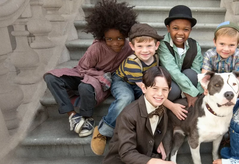 Em "Os Batutinhas: Uma Nova Aventura", a trupe mais famosa dos anos 90 está de volta! Spanky, Alfalfa, Darla e toda a turma agora tem uma nova missão: salvar a confeitaria da Vovó Larson da falência. Após uma série de tentativas atrapalhadas, a maior esperança do grupo está no show de talentos da cidade, onde eles podem ganhar o prêmio de dez mil dólares e impedir os planos de um rico empresário que quer destruir a confeitaria, e o clubinho dos garotos que fica no quintal, para construir um grande estabelecimento comercial. Com Jet Jurgensmeyer, Drew Justice, Jenna Ortega, Chase Vacnin e Grant Palmer.