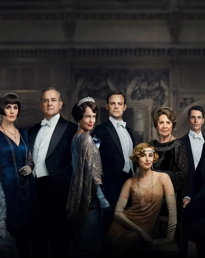 O fenômeno mundial, "Downton Abbey", retorna em um espetacular filme, com os queridos Crawley e sua intrépida criadagem preparando-se para o mais importante momento de suas vidas. A visita do rei e da rainha da Inglaterra revela escândalos, romances e intrigas que vão desestabilizar o futuro de Downton. Com Laura Carmichael, Hugh Bonneville, Jim Carter, Raquel Cassidy, Brendan Coyle, Michelle Dockery, Joanne Froggatt, Elizabeth McGovern e Kevin Doyle.