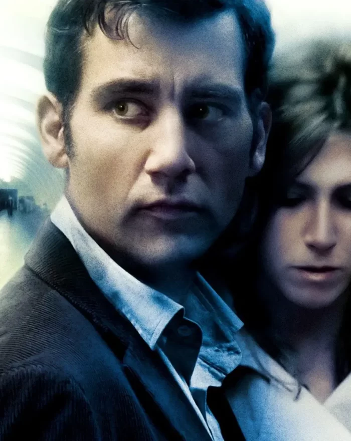 Em "Fora de Rumo", Charles Schine e Lucinda Harris são dois executivos casados, que mantém um caso secretamente. Após serem chantageados por um violento criminoso, eles precisam encontrar um meio de salvar seus casamentos e também suas próprias vidas. Com Clive Owen, Jennifer Aniston, Vincent Cassel, Melissa George, Giancarlo Esposito, RZA, Xzibit, David Morrissey e Addison Timlin.