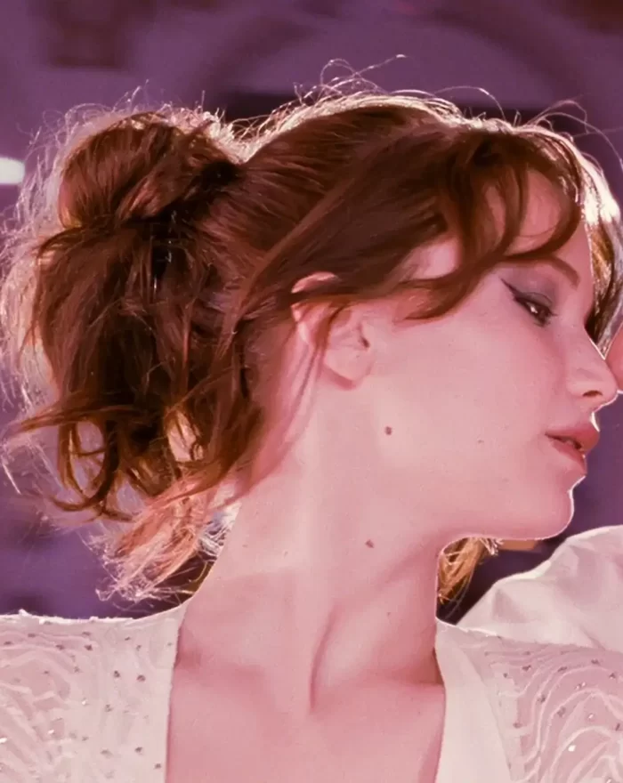 Em "O Lado Bom da Vida", ao perder o emprego e a esposa, Pat Solatano vai morar com os pais. Ele quer reconstruir sua vida, mas seus pais ficariam felizes se ele simplesmente gostasse tanto do Philadelphia Eagles quanto eles. Tudo se complica quando Pat conhece Tiffany, que oferece ajuda para ele reconquistar a esposa. Com Bradley Cooper, Jennifer Lawrence, Robert De Niro, Jacki Weaver, Anupam Kher, Chris Tucker, Julia Stiles, Shea Whigham e John Ortiz.