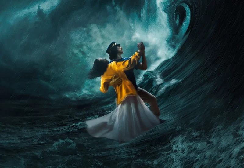 Em "Annette", após a morte inesperada de sua esposa, um comediante de stand-up se vê sozinho tendo que cuidar de sua filha pequena Anette, de apenas 2 anos. Se não bastassem as dificuldades em cuidar da criança, ele acaba descobrindo que ela tem um dom especial. Com Adam Driver, Marion Cotillard, Simon Helberg, Devyn McDowell, Angèle, Natalia Lafourcade e Sinay Bavurhe. ⚠️ Este filme está disponível apenas legendado em português. Caso ganhe versão dublada, ela será adicionada futuramente.