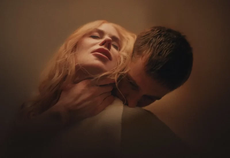 Em "Babygirl", uma executiva bem-sucedida coloca sua família e carreira em risco se envolver com seu estagiário bem mais jovem. No thriller erótico de Halina Reijn, Romy é uma executiva que conquistou seu posto como CEO com muita dedicação. O mesmo se aplica a sua família e o casamento com Jacob. Tudo o que construiu é posto à prova quando ela embarca em um caso tórrido e proibido com seu estagiário Samuel, que é muito mais jovem. A partir daí ela anda na corda bamba de suas responsabilidades e, também, nas dinâmicas de poder que envolvem suas relações. Com Nicole Kidman, Harris Dickinson, Antonio Banderas, Esther-Rose McGregor, Sophie Wilde, Vaughan Reilly, Victor Slezak, Leslie Silva e Gaite Jansen.