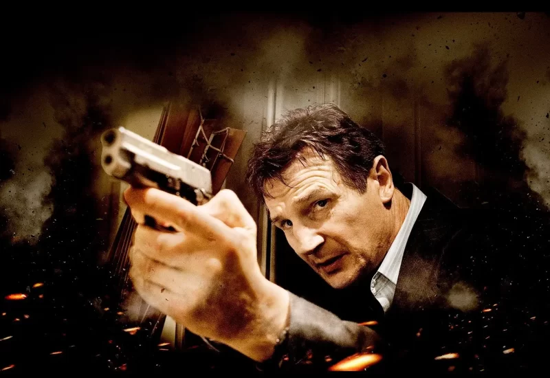 Em "Busca Implacável", Bryan Mills é um ex-agente do governo, que deixou o emprego para que pudesse passar mais tempo com Kim, a filha que teve com sua ex-esposa Lenore. Ele passa então a trabalhar com antigos colegas, realizando serviços leves de segurança particular. Um dia Kim pede ao pai autorização para que viaje a Paris com uma amiga, a qual é negada pelo fato de que Bryan sabe bem os perigos que ela correria em um país estranho. Isto não a impede, fazendo a viagem assim mesmo. Só que o temor de Bryan se concretiza, já que logo após a chegada Kim e sua amiga desaparecem. Com Liam Neeson, Maggie Grace, Famke Janssen, Olivier Rabourdin, Leland Orser, Jon Gries, David Warshofsky, Holly Valance e Gérard Watkins.