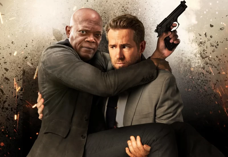 Em "Dupla Explosiva", o principal guarda-costas do mundo possui um novo cliente: um assassino de aluguel que precisa testemunhar na Corte Internacional de Justiça. Por anos eles estavam em lados opostos de um tiro, mas agora eles estão presos juntos. Eles precisam colocar as diferenças de lado para chegarem ao julgamento a tempo. Com Ryan Reynolds, Samuel L. Jackson, Gary Oldman, Salma Hayek Pinault, Elodie Yung, Richard E. Grant, Joaquim de Almeida, Kirsty Mitchell e Yuri Kolokolnikov.