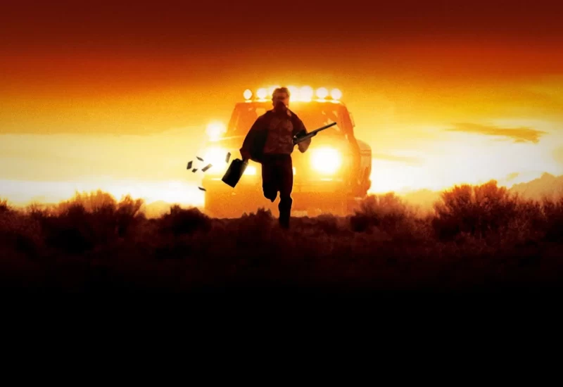 Em "Onde os Fracos Não Têm Vez", quando um homem depara com a sangrenta cena de um crime, uma caminhonete carregada de heroína e irresistíveis dois milhões de dólares, sua decisão de levar o dinheiro deflagra uma interminável e violenta reação em cadeia, que nem a lei do Oeste do Texas pode deter. Baseado no livro de Cormac McCarthy, autor premiado com o Pulitzer, e apresentando um elogiado elenco liderado por Tommy Lee Jones, este empolgante jogo de gato e rato vai deixá-lo na maior tensão até o momento final, de fazer parar o coração. Com Javier Bardem, Josh Brolin, Woody Harrelson, Kelly Macdonald, Garret Dillahunt, Tess Harper, Barry Corbin e Stephen Root.