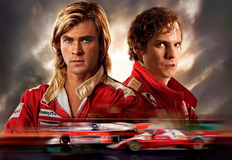 "Rush: No Limite da Emoção". Anos 1970. O mundo sexy e glamouroso da Fórmula 1 é mobilizado principalmente pela rivalidade existente entre os pilotos Niki Lauda e James Hunt. Eles possuíam características bem distintas: enquanto Lauda era metódico e brilhante, Hunt adotava um estilo mais despojado, típico de um playboy. A disputa entre os dois chegou ao seu auge em 1976, quando ambos correram vários riscos dentro do cockpit para que pudessem se sagrar campeão mundial de Fórmula 1. Com Chris Hemsworth, Daniel Brühl, Olivia Wilde, Alexandra Maria Lara, Pierfrancesco Favino, David Calder, Natalie Dormer, Stephen Mangan e Christian McKay.