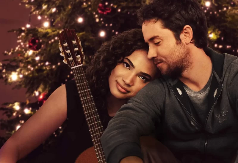 Em "Natal em Harmonia", a cantora e compositora Gail vai competir por uma grande oportunidade de fazer sucesso e começa a atravessar o país, mas só consegue chegar até Harmony Springs, Oklahoma, com sua carona, seu orçamento e suas esperanças em impasse. Tendo apenas duas semanas para chegar ao show de véspera de Natal da iHeartRadio dos seus sonhos, ela aceita o conselho de Jeremy, o faz-tudo local, e orienta crianças que querem fazer seu próprio show natalino. Gail e Jeremy ficam mais íntimos, mas para realizar o sonho de uma vida, talvez ela tenha de deixar para trás tanto ele quanto a cidade que ela aprendeu a amar. Com Annelise Cepero, Jeremy Sumpter, Brooke Shields, Carla Jimenez, Lauren Swickard, Sophia Reid-Gantzert, Michael Wiseman, Jordyn Curet, Ryder Franco, Kayden Franco, Richard Perrie e Olivia Blue.