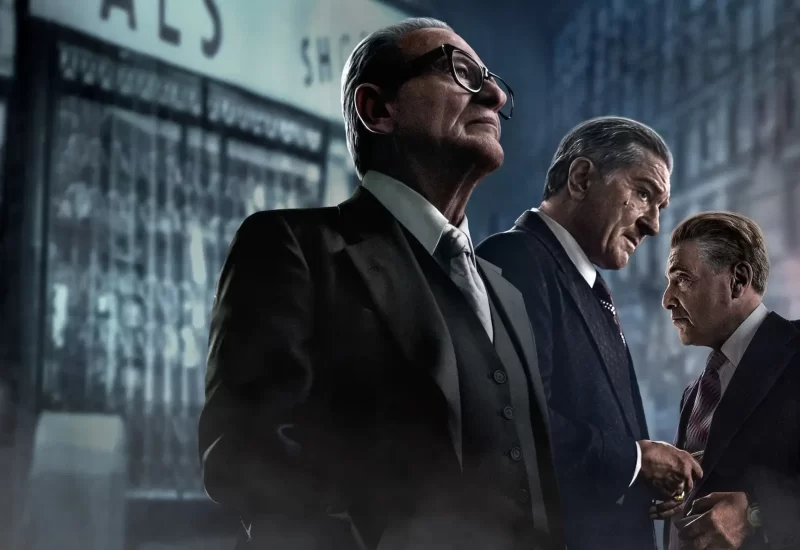 Em "O Irlandês", Frank Sheeran é um veterano de guerra cheio de condecorações que concilia a vida de caminhoneiro com a de assassino de aluguel número um da máfia. Promovido a líder sindical, ele torna-se o principal suspeito quando o mais famoso ex-presidente da associação desaparece misteriosamente. Com Robert De Niro, Al Pacino, Joe Pesci, Harvey Keitel, Ray Romano, Bobby Cannavale, Anna Paquin, Stephen Graham, Stephanie Kurtzuba e Kathrine Narducci.