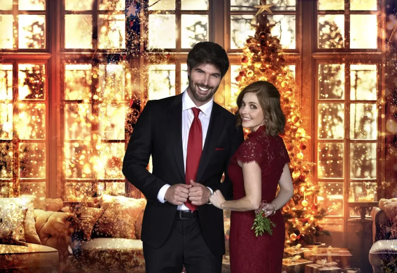 Em "Operação Beijo de Natal", a designer de interiores Grace namora Quinn, mas está ocupada demais para um relacionamento sério. Ela tem a oportunidade de reencontrar o ex-namorado Ryan, um consultor financeiro de sucesso em Nova York, quando ele volta à cidade no Natal para vender a casa onde sua avó morava. Um evento beneficente popular será retomado se Grace conseguir convencer Ryan a ajudar. Com Jen Lilley, Nick Bateman, Steve Belford, Lisa Michelle Cornelius, René Escobar Jr. e Melanie Leishman.