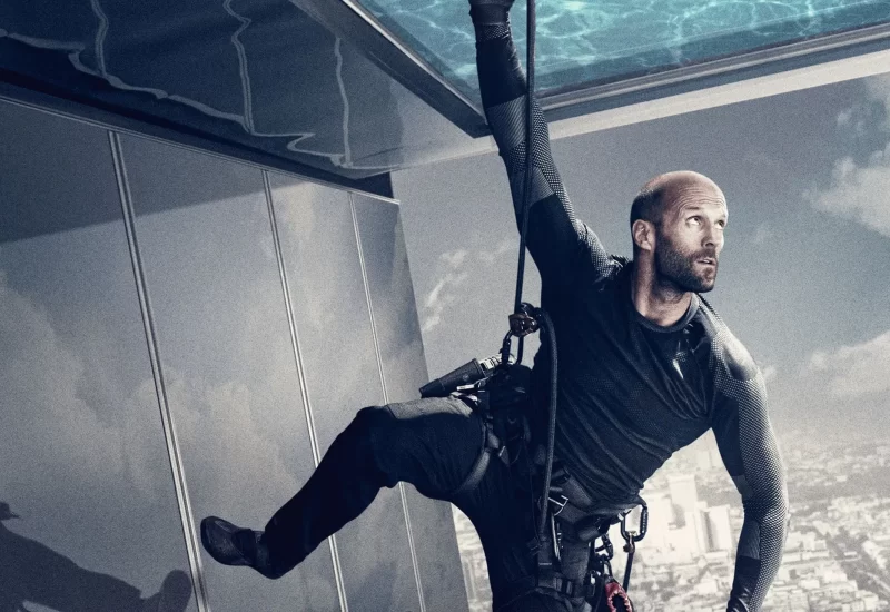 Em "Assassino A Preço Fixo 2: A Ressurreição", Arthur Bishop é obrigado a reativar seu lado criminoso quando o amor de sua vida é sequestrado. Na mão do inimigo, ele é forçado a viajar pelo mundo para completar três impossíveis assassinatos e fazer o que sabe melhor: fingir que foram acidentes. Com Jason Statham, Jessica Alba, Tommy Lee Jones, Michelle Yeoh, Sam Hazeldine, John Cenatiempo, Femi Elufowoju Jr. e Toby Eddington.