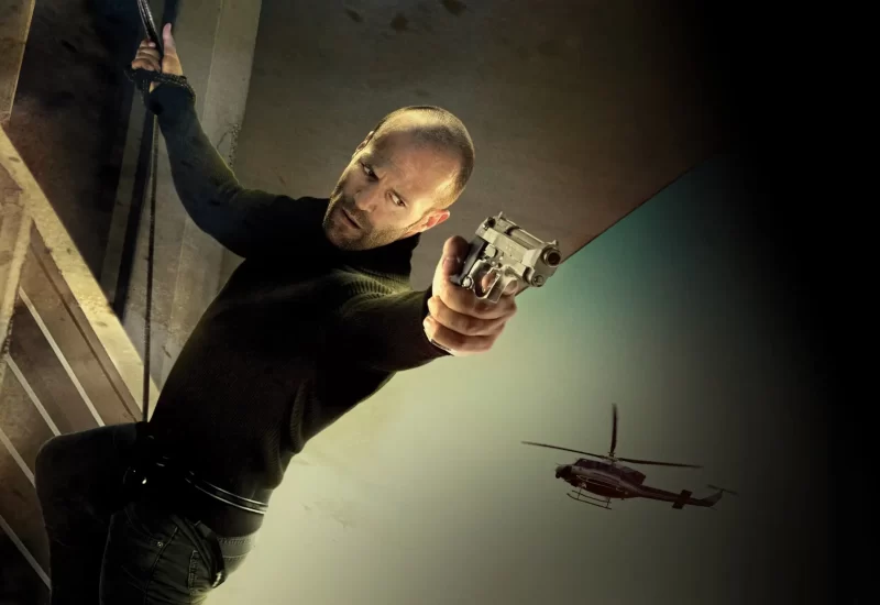 Em "Assassino a Preço Fixo", Arthur Bishop faz parte de um grupo de elite de assassinos e é um dos melhores no negócio, onde exerce as suas funções com precisão. Mas, quando Harry, seu amigo e mentor, é assassinado, Bishop jura vingança. O filho de Harry quer vingança e tem o desejo de aprender e fazer parte do negócio. Com Jason Statham, Ben Foster, Donald Sutherland, Mini Anden, Tony Goldwyn, Christa Campbell, Katarzyna Wolejnio, Jeff Chase e Eddie J. Fernandez.