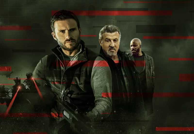 Em "Código Alarum", Joe e Lara são agentes secretos que vivem fora do radar, mas quando saem de férias com amigos, eles se tornam alvos de uma caçada brutal. Suspeitos de estarem ligados à ALARUM, uma rede secreta de espiões, o casal é forçado a fugir, sem saber em quem confiar. Perseguidos por inimigos implacáveis e em um mundo de mentiras e traições, eles são obrigados a duvidar até mesmo de seus próprios aliados. Com Scott Eastwood, Sylvester Stallone, Willa Fitzgerald, Mike Colter, D.W. Moffett, Isis Valverde, Joel Cohen, Mark Polish e Anton Narinskiy.