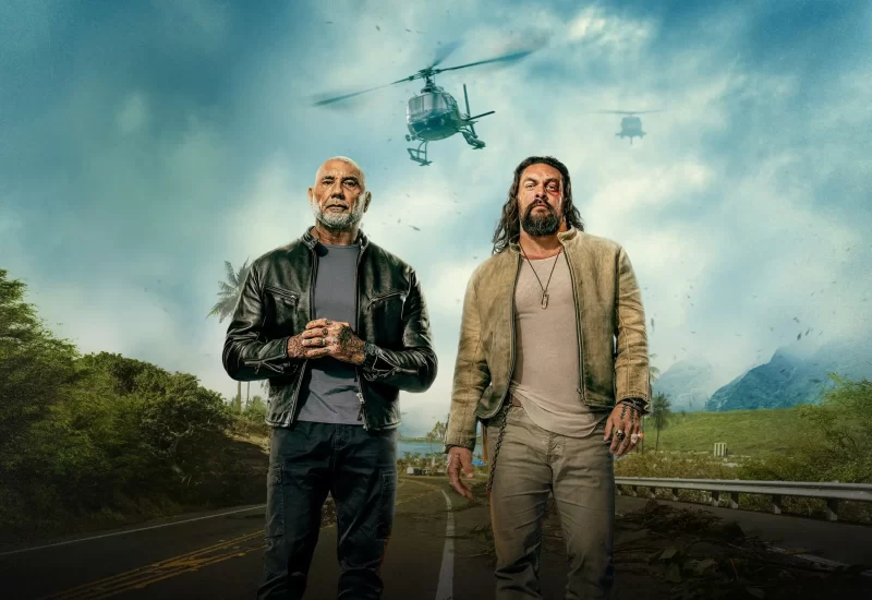 Em "Dupla Perigosa", dois meios-irmãos que não se falavam há muito, Jonny e James, se reencontram após a morte misteriosa do pai deles. Ao buscarem a verdade, desvendam segredos de uma conspiração que pode destruir a família. Com Dave Bautista, Jason Momoa, Claes Bang, Temuera Morrison, Jacob Batalon, Frankie Adams, Miyavi, Stephen Root e Morena Baccarin.