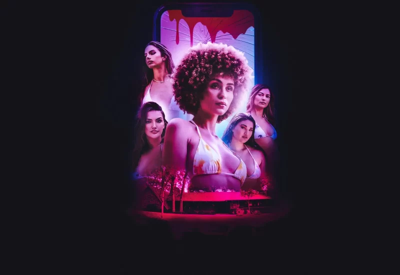 Em "Model House: A Morte Segue Você", cinco modelos são feitas de refém em uma casa isolada após uma sessão de fotos. Agora, elas precisam lutar para sobreviver e descobrir quem está por trás desse sequestro sinistro. Com Scout Taylor-Compton, Chris Zylka, CoryAnne Roberts, Kyra Santoro, Hailee Keanna Lautenbach, Priscilla Huggins, Natalie Nootenboom, Phillip Andre Botello e Randy Wayne.