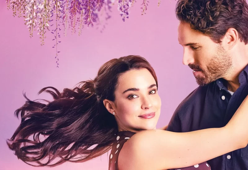 Em "Quando Nasce o Amor", uma talentosa profissional de relações públicas, Rory, convence Noah, o gerente de uma pousada, a fingir ser seu namorado diante de seu ex, enquanto ela o ajuda a salvar o negócio da família dele, que está à beira do fracasso. Com Rhiannon Fish, James William O'Halloran, Erin Connor, Steve Nation, Victor Parascos, Renee Herbert e Callan Colley.