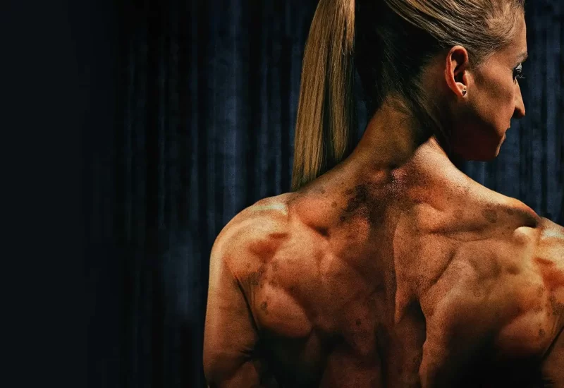 Em "O Preço de Um Corpo", treinada pelo seu marido, Edina é uma fisiculturista pronta para sacrificar tudo para alcançar o sonho de vencer o campeonato mundial. Para conseguir pagar pelas suas despesas, ela aceita trabalhar como acompanhante, mas acaba se apaixonando por um de seus clientes. Com Eszter Csonka, Csaba Krisztik, János Papp, Máté Vörös, Viktória Szorcsik, Csaba Gerner, László Valiszka, Andrea Waskovics e György Turós.