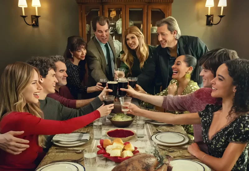 Em "A Família McMullen", uma família muito unida encara os altos e baixos da vida, confrontando lutas pessoais e laços em evolução. À medida que enfrentam obstáculos inesperados, suas conexões são testadas, revelando as complexidades do amor e crescimento em uma família. Com Connie Britton, Edward Burns, Halston Sage, Michael McGlone, Tracee Ellis Ross, Shari Albert, Juliana Canfield, Pico Alexander e Brian d'Arcy James.