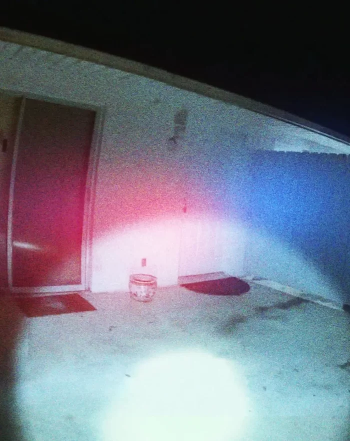 Em "A Vizinha Perfeita", imagens de câmeras policiais revelam como uma antiga briga de vizinhos acabou em morte neste documentário sobre medo, preconceito e a lei de legítima defesa nos EUA.