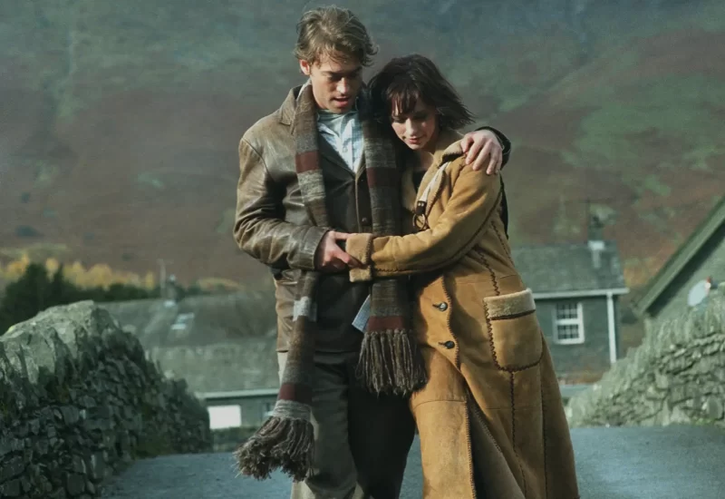 Em "Antes que Termine o Dia", Ian e Samantha formam um casal feliz com muitos planos para o futuro. Enquanto Samantha busca sempre demonstrar seu amor, Ian volta sua atenção para a carreira e amigos. Após um dia em que tudo dá errado, eles terminam. Entretanto, um acidente faz com que a vida deles mude completamente de rumo. Com Jennifer Love Hewitt, Paul Nicholls, Tom Wilkinson, Diana Hardcastle, Lucy Davenport, Roy Sampson, Kevin Moore e Neville Phillips.