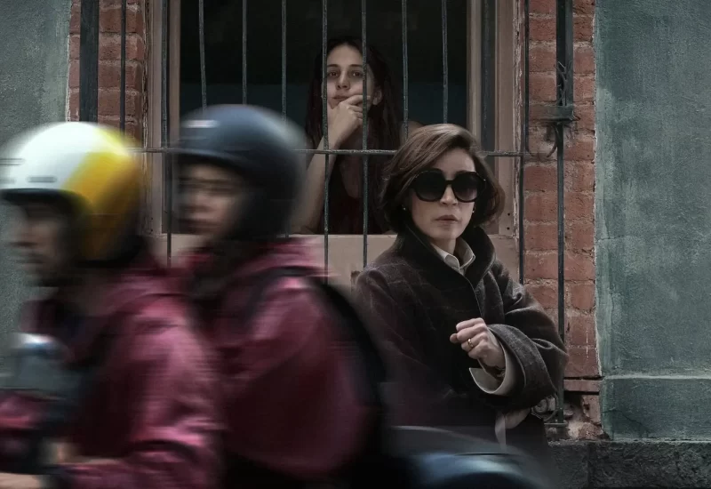 Em "As Loucuras", seis mulheres unidas por uma "amiga" em comum: a loucura. E receber a visita dela significa escancarar a realidade, tomar decisões ousadas e ter a vida transformada. Com Cassandra Ciangherotti, Alfredo Castro, Ángeles Cruz, Natalia Solián, Ilse Salas, Naian González Norvind, Raúl Briones, Vicky Araico e Fernanda Castillo.