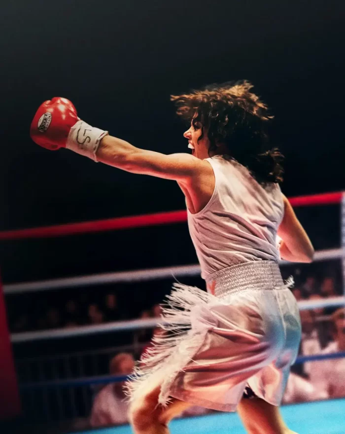 Em "Christy: Um Novo Round", saída de uma pequena cidade na Virgínia Ocidental, Christy Martin entra no mundo do boxe sob a orientação de seu treinador e empresário que virou marido, Jim. No entanto, suas batalhas mais difíceis acontecem fora do ringue. Baseado em eventos reais notáveis, a história de Christy Martin é de resiliência, coragem e a luta para recuperar sua vida. Com Sydney Sweeney, Ben Foster, Merritt Wever, Katy O'Brian, Ethan Embry, Jess Gabor, Chad L. Coleman, Tony Cavalero e Miles Mussenden.