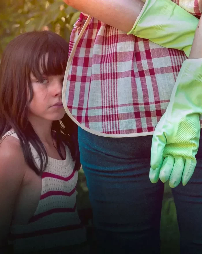 Em "Limpa", uma empregada doméstica e a garota de quem ela cuida se aproximam durante um verão turbulento. Até que a diferença entre esses dois mundos tem um desfecho trágico. Com María Paz Grandjean, Rosa Puga Vittini e Ignacia Baeza.