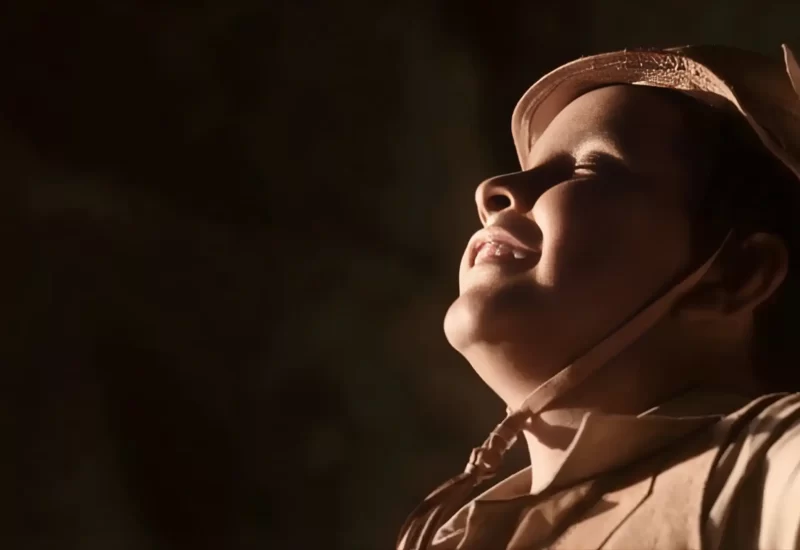 "Luiz Gonzaga: Légua Tirana" retrata a vida e obra do icônico Luiz Gonzaga do Nascimento. Focando em sua infância e adolescência, o filme busca explorar as profundas conexões entre o artista em formação e os mitos que moldaram a cultura nordestina. Com Claudia Ohana, Luiz Carlos Vasconcelos e Tonico Pereira.