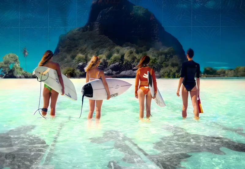 Em "Medo no Pacífico", quatro amigas viajam para uma ilha na Polinésia Francesa em busca de ondas que ninguém surfou. Elas são levadas por um ex-militar que avisa a uma delas que o local foi apagado de todos os mapas e que ninguém nunca retornou de lá. Com Adèle Galloy, Marilyn Lima, Aurélien Recoing, Marie Zabukovec, Vaimiti Teiefitu e Laurent Maurel.